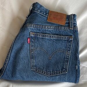 Levi's Men's Blue Straight-Leg Jeans with Signature Back Pocket